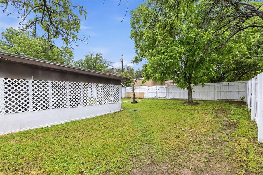 Exterior details and patio area of a home in , Brownwood (Image 19).