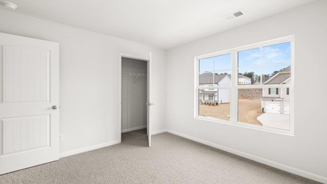 Spacious, unfurnished interior of a new home in Thompson Ridge, Dallas (Image 25).