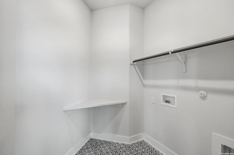 Spacious, unfurnished interior of a new home in Esperanza 50's, Boerne (Image 37).