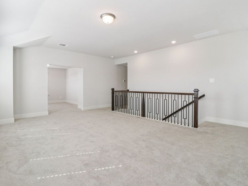 Spacious, unfurnished interior of a new home in Lark Canyon, New Braunfels (Image 23).