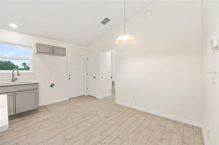 Spacious, unfurnished interior of a new home in , Ocala (Image 23).