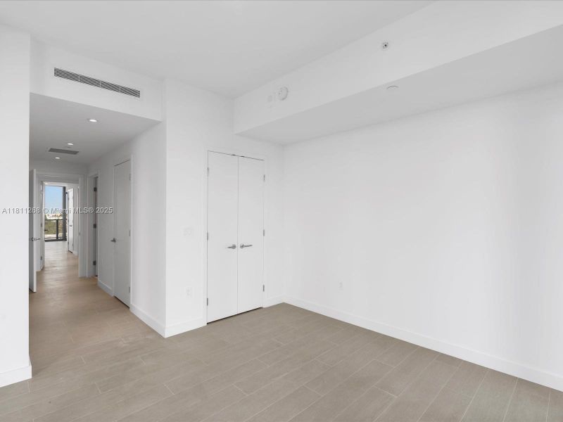 Spacious, unfurnished interior of a new home in Five Park, Miami Beach (Image 20). Spacious, unfurnished interior of a new home in Five Park, Miami Beach (Image 20).