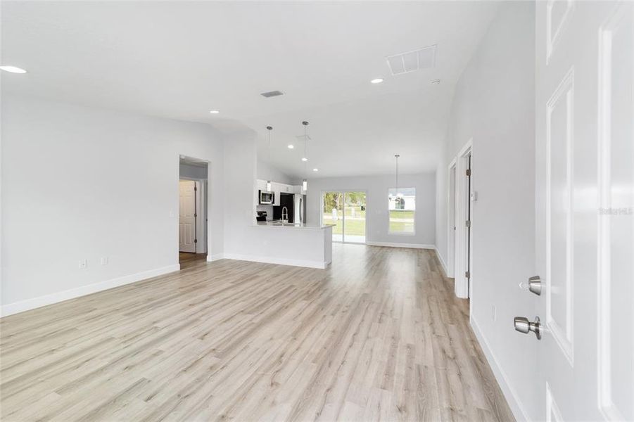 Spacious, unfurnished interior of a new home in , Ocala (Image 32).