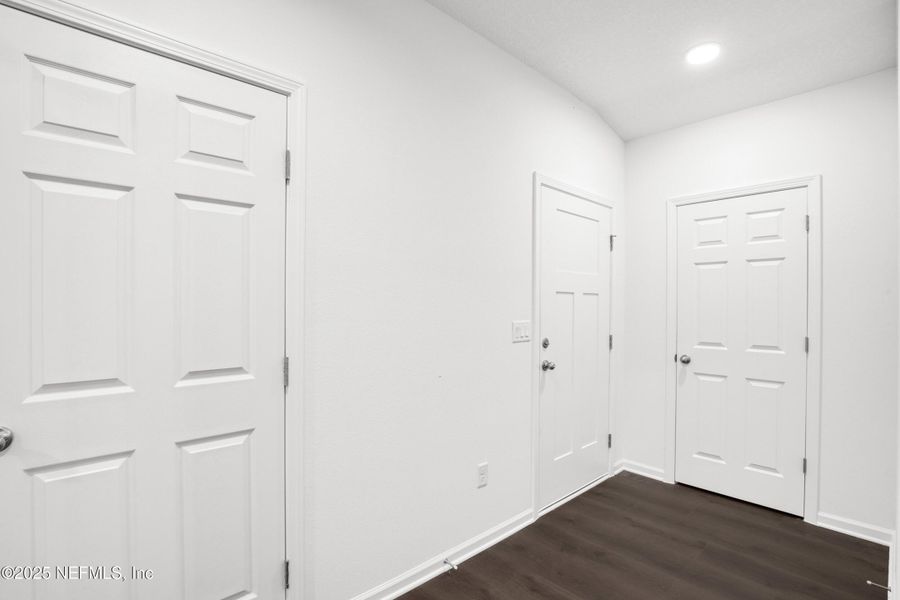 Spacious, unfurnished interior of a new home in , Palatka (Image 20).