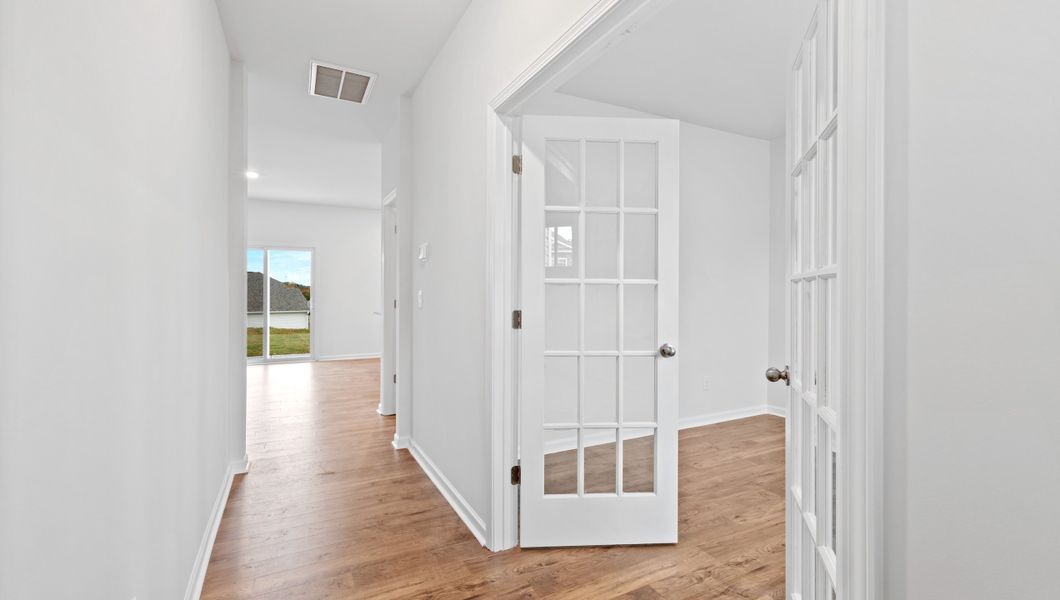 Spacious, unfurnished interior of a new home in Sage Grove, Lyman (Image 17).
