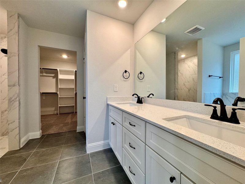 Furnished interior view inside a new home in Encino Estates, Dayton (Image 4).