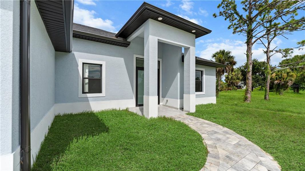 Exterior details and patio area of a home in , Rotonda West (Image 3).