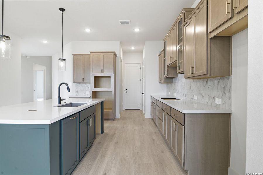 Furnished interior view inside a new home in Haby Hill 50s, San Antonio (Image 10).