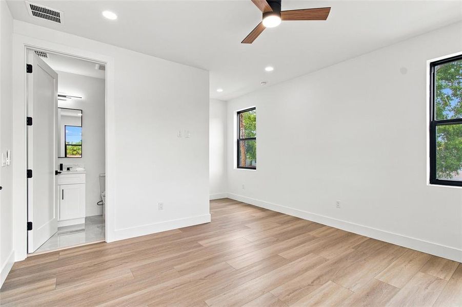 Spacious, unfurnished interior of a new home in , Tampa (Image 35). Spacious, unfurnished interior of a new home in , Tampa (Image 35).