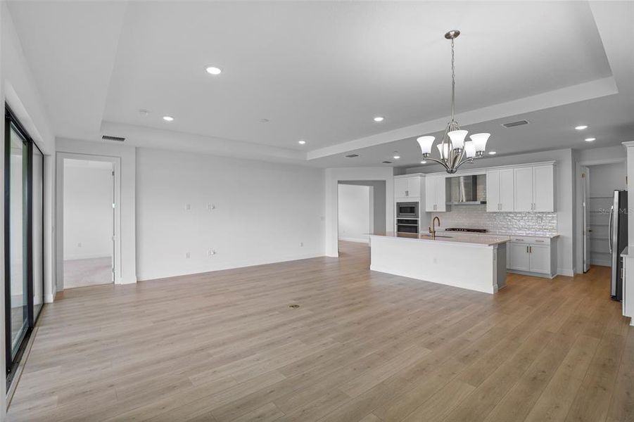 Spacious, unfurnished interior of a new home in Cresswind Lakewood Ranch, Lakewood Ranch (Image 31). Spacious, unfurnished interior of a new home in Cresswind Lakewood Ranch, Lakewood Ranch (Image 31).