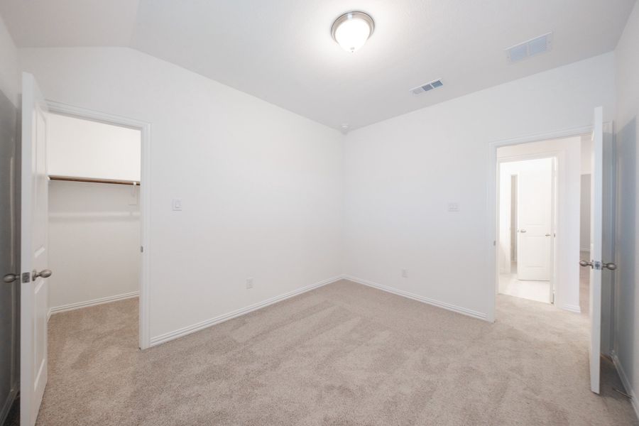 Spacious, unfurnished interior of a new home in The Villages of Hurricane Creek, Anna (Image 27).