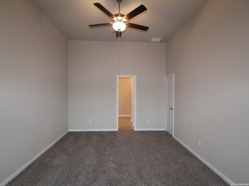 Spacious, unfurnished interior of a new home in Agave, San Antonio (Image 16).