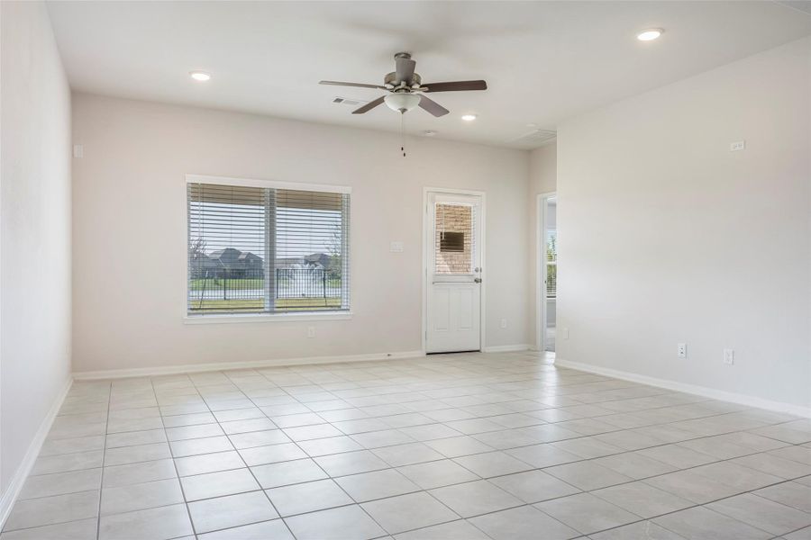 Spacious, unfurnished interior of a new home in Sunterra, Katy (Image 31).