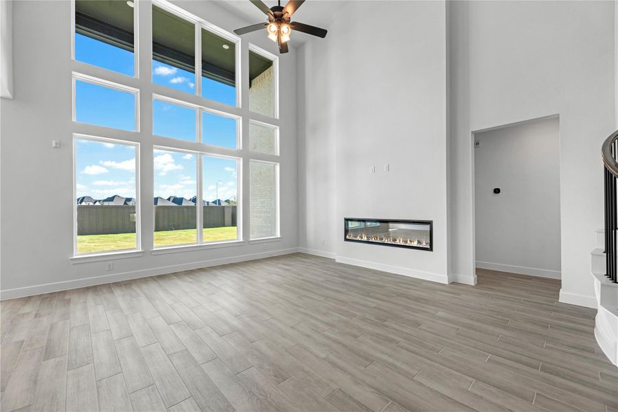 Spacious, unfurnished interior of a new home in Cross Creek West, Fulshear (Image 12).