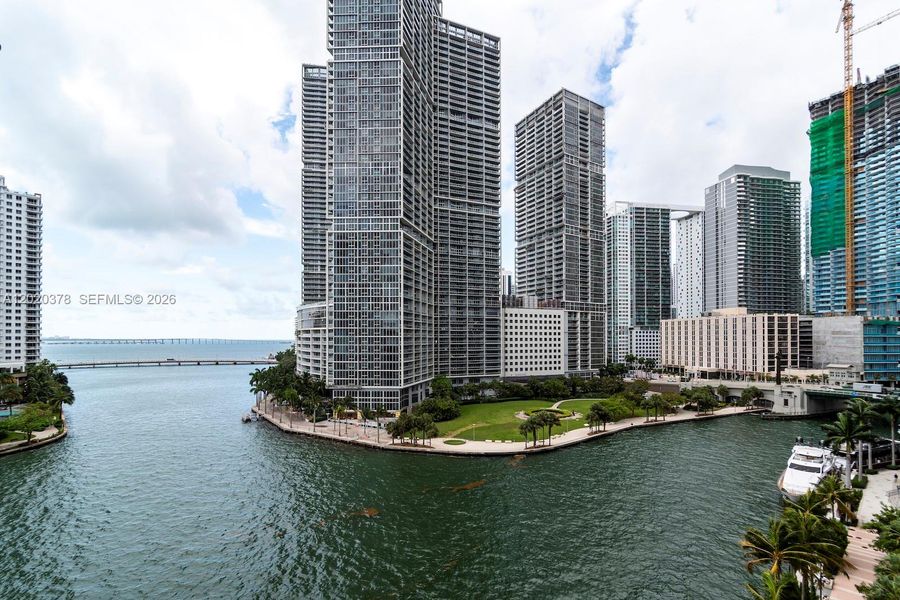 Condo located in Miami, FL showcasing its design and architecture (Image 22).