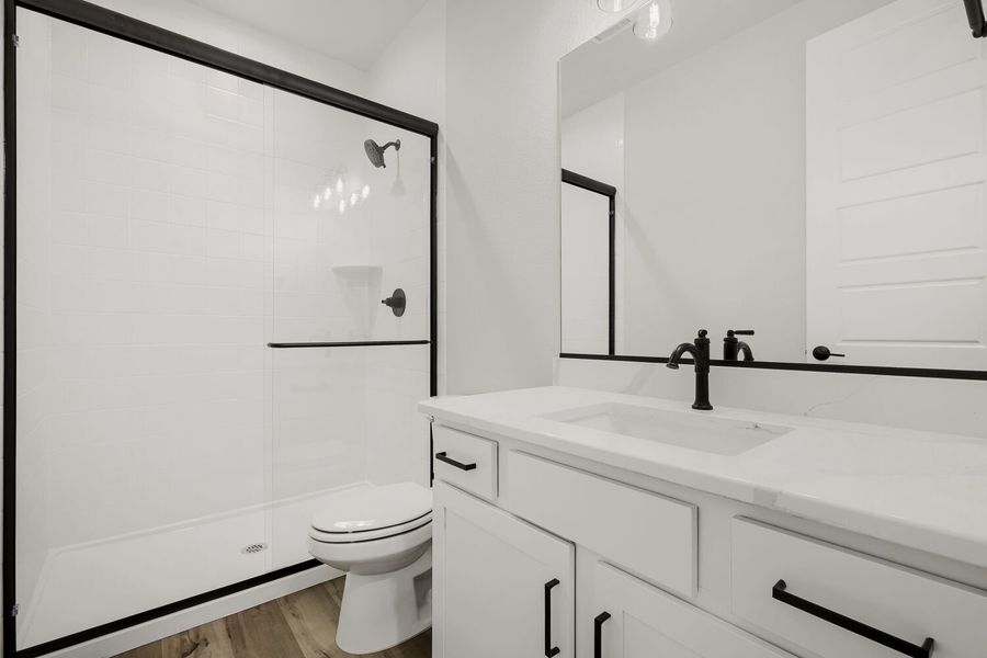 8688 Long Beach - Full Bathroom