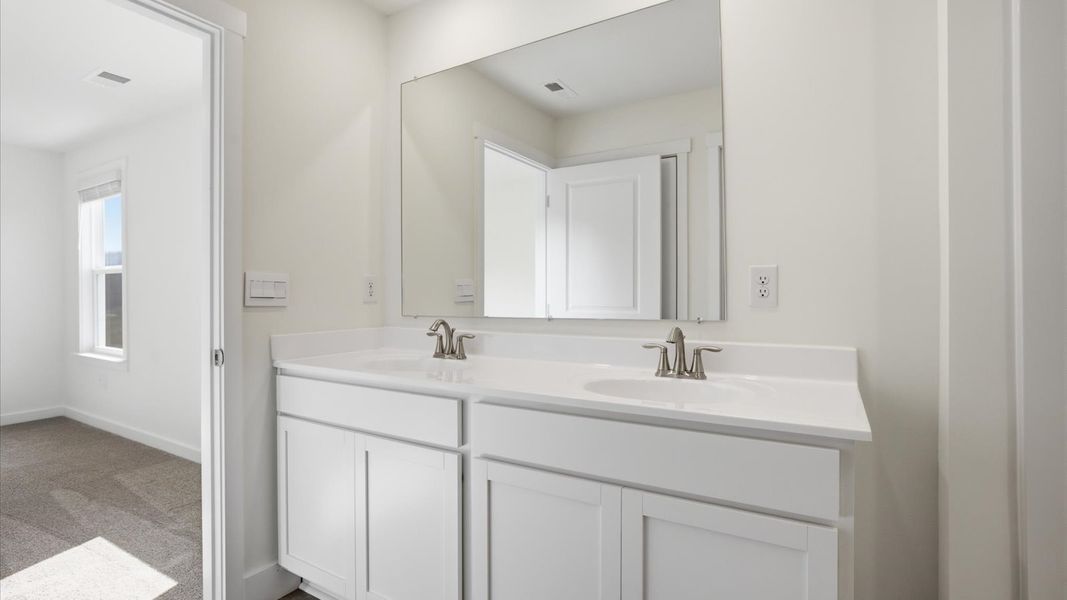 Furnished interior view inside a new home in Emory Creek, Harriman (Image 11).