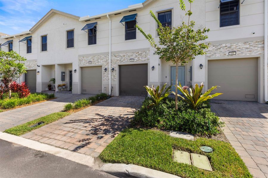 Exterior details and patio area of a home in , Pompano Beach (Image 1).