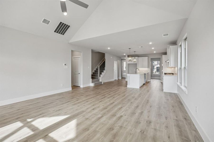 Spacious, unfurnished interior of a new home in Dove Hollow, Waxahachie (Image 28). Spacious, unfurnished interior of a new home in Dove Hollow, Waxahachie (Image 28).