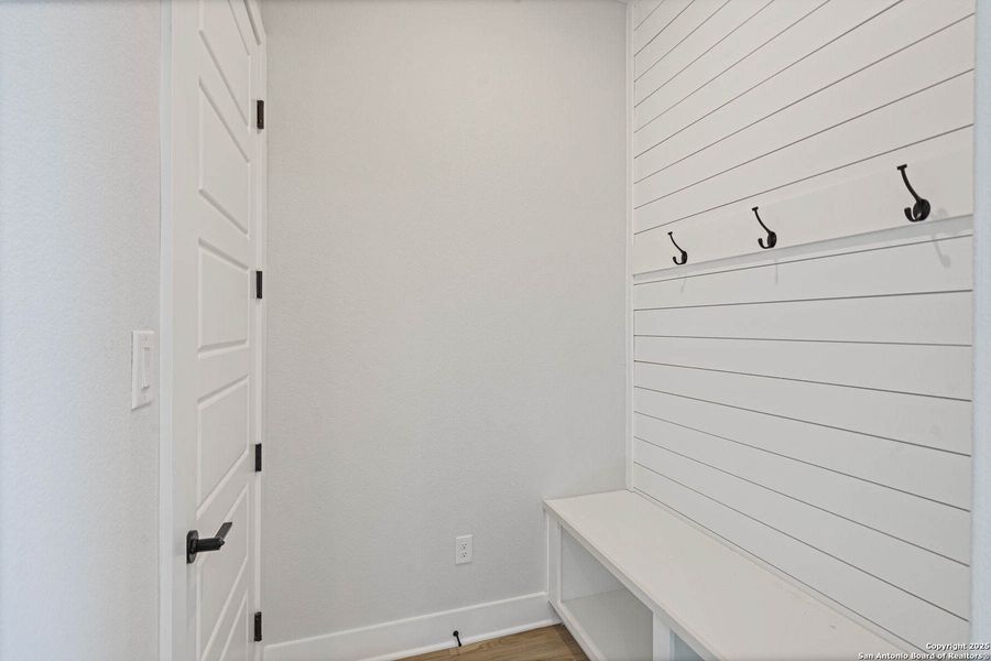 Spacious, unfurnished interior of a new home in Potranco West, Castroville (Image 12).