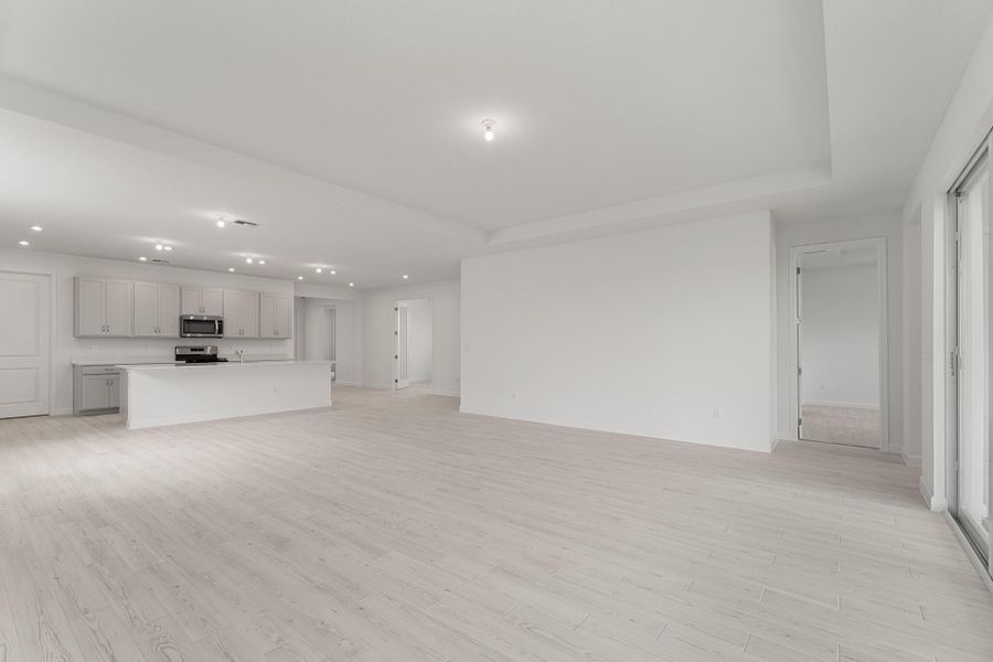 Spacious, unfurnished interior of a new home in Tradition - Telaro, Port St. Lucie (Image 10).