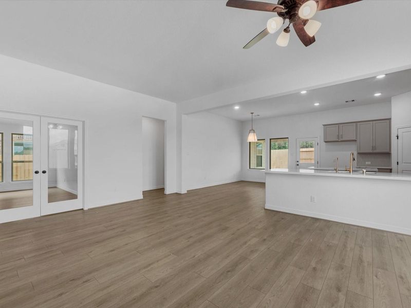 Spacious, unfurnished interior of a new home in Spring Creek Trails, Magnolia (Image 14). Spacious, unfurnished interior of a new home in Spring Creek Trails, Magnolia (Image 14).