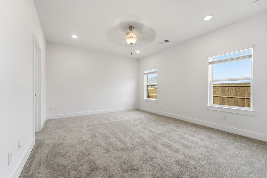 Spacious, unfurnished interior of a new home in Saddlebrook Estates, Waxahachie (Image 37). Spacious, unfurnished interior of a new home in Saddlebrook Estates, Waxahachie (Image 37).