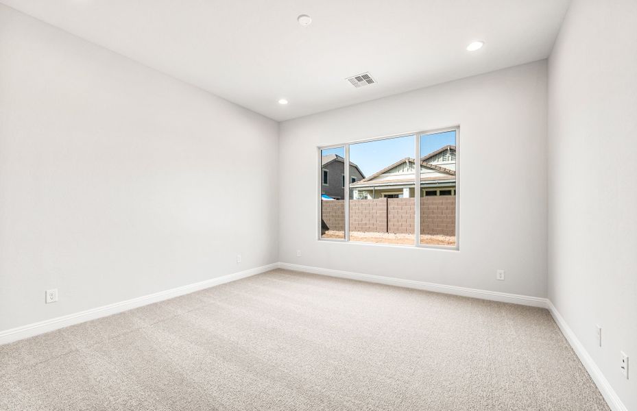 Spacious, unfurnished interior of a new home in Artisan at Asante, Surprise (Image 28).