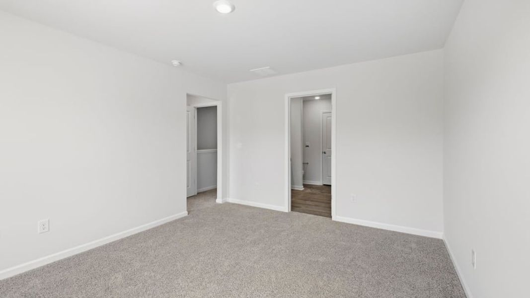 Spacious, unfurnished interior of a new home in Tanglewood Townes, Greenville (Image 29).
