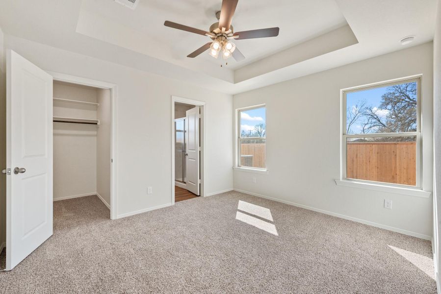 Spacious, unfurnished interior of a new home in , Navasota (Image 28).