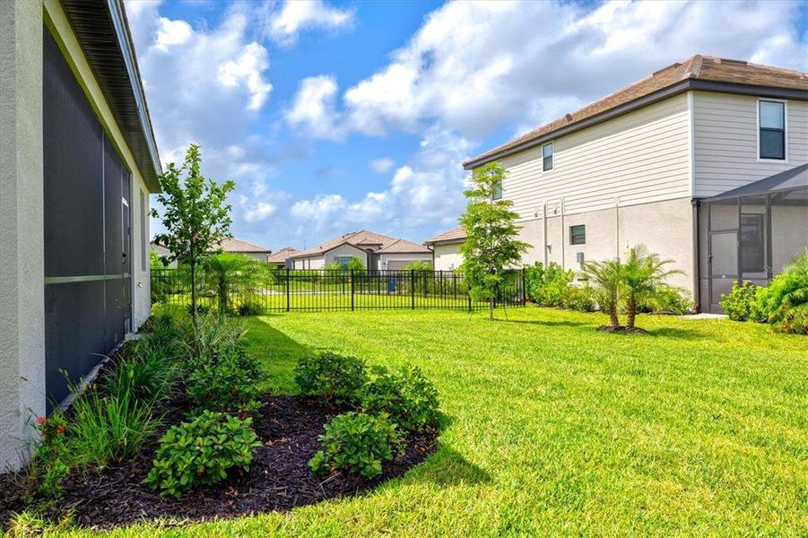 Exterior details and patio area of a home in , Bradenton (Image 25).