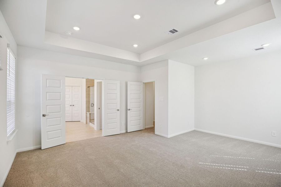 Spacious, unfurnished interior of a new home in Pinewood Trails - Luxe Series, Atascocita (Image 35).