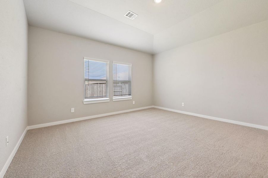 Spacious, unfurnished interior of a new home in Heights of Barbers Hill, Mont Belvieu (Image 17).