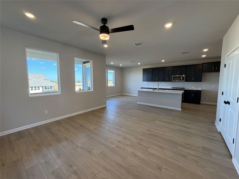 Spacious, unfurnished interior of a new home in Cannon Ranch 40s, Dripping Springs (Image 18).