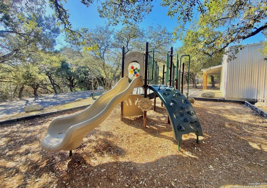 Community amenities in , Helotes (Image 13).