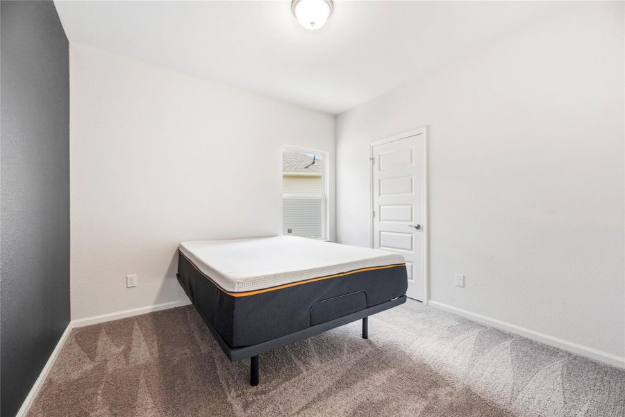 Secondary bedroom. Secondary bedroom.