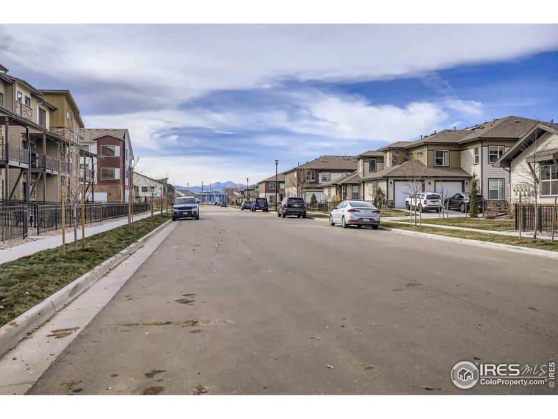 Mountain Views with Ample Street Parking Mountain Views with Ample Street Parking