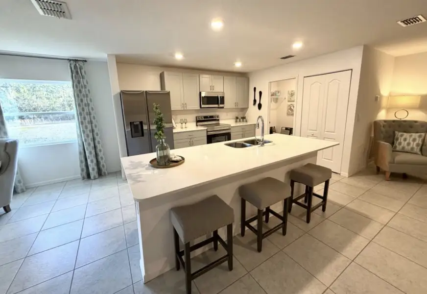 Furnished interior view inside a new home in Citrus Springs, Dunnellon (Image 4).
