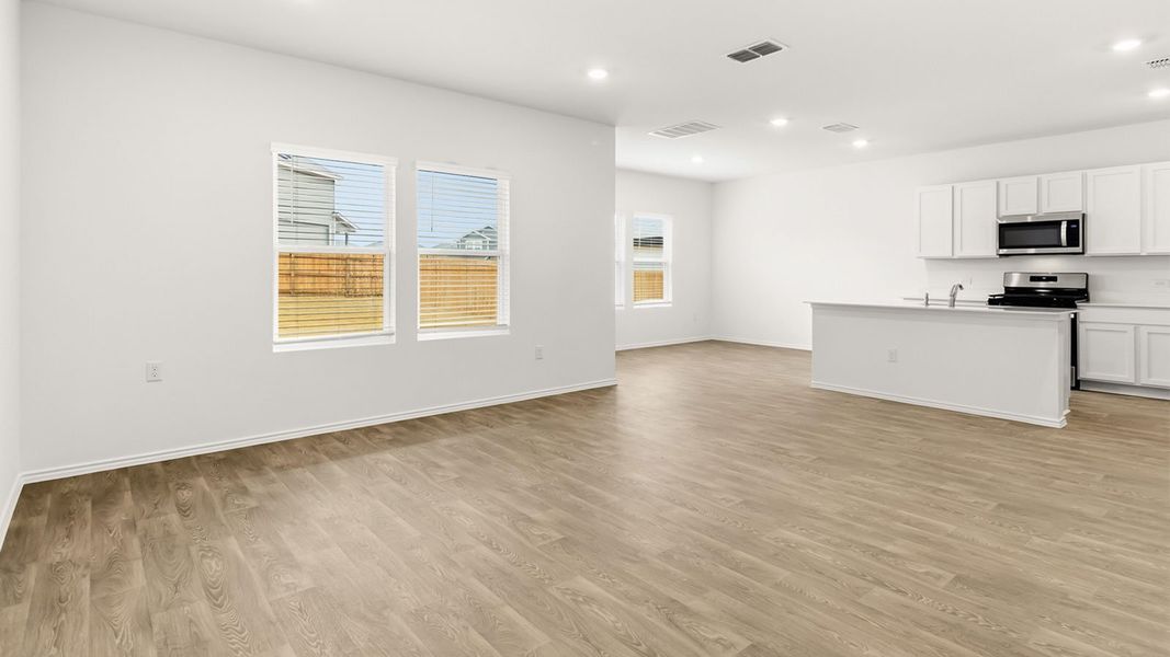 Spacious, unfurnished interior of a new home in Durango, Mustang Ridge (Image 12).