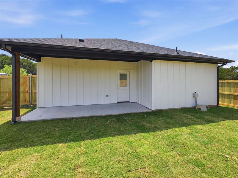Exterior details and patio area of a home in , Granbury (Image 3).