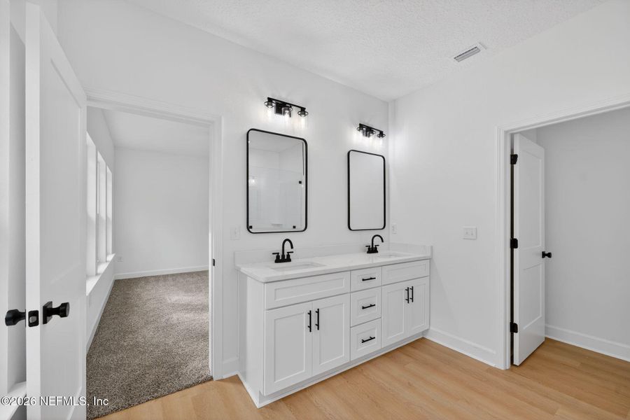 Furnished interior view inside a new home in , Middleburg (Image 10).