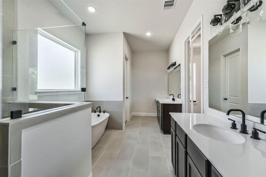 Furnished interior view inside a new home in , Baytown (Image 9).