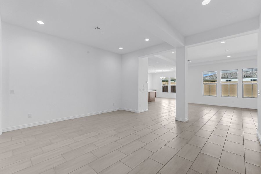 Spacious, unfurnished interior of a new home in Aloravita South, Peoria (Image 20).