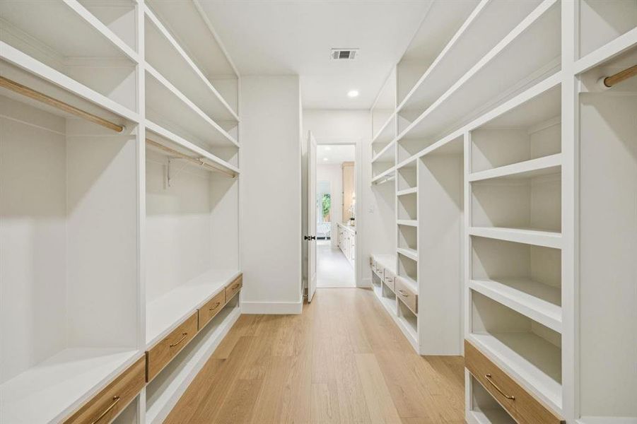 Spacious, unfurnished interior of a new home in , Dallas (Image 19).