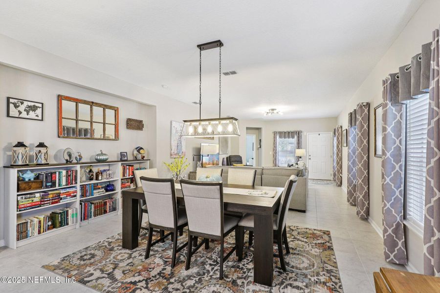 Furnished interior view inside a new home in Tributary, Yulee (Image 14). Furnished interior view inside a new home in Tributary, Yulee (Image 14).