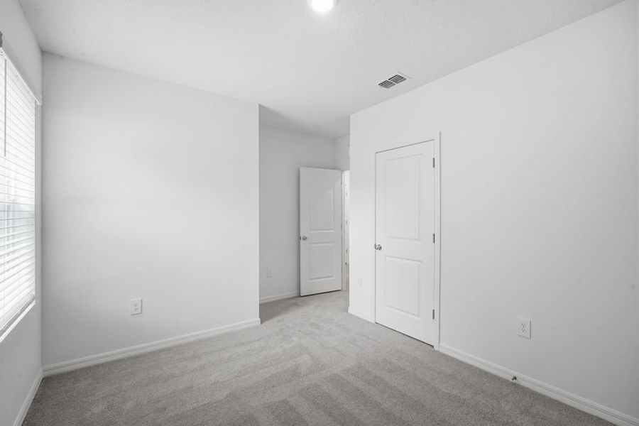 Spacious, unfurnished interior of a new home in Palm Wind, Hudson (Image 11).