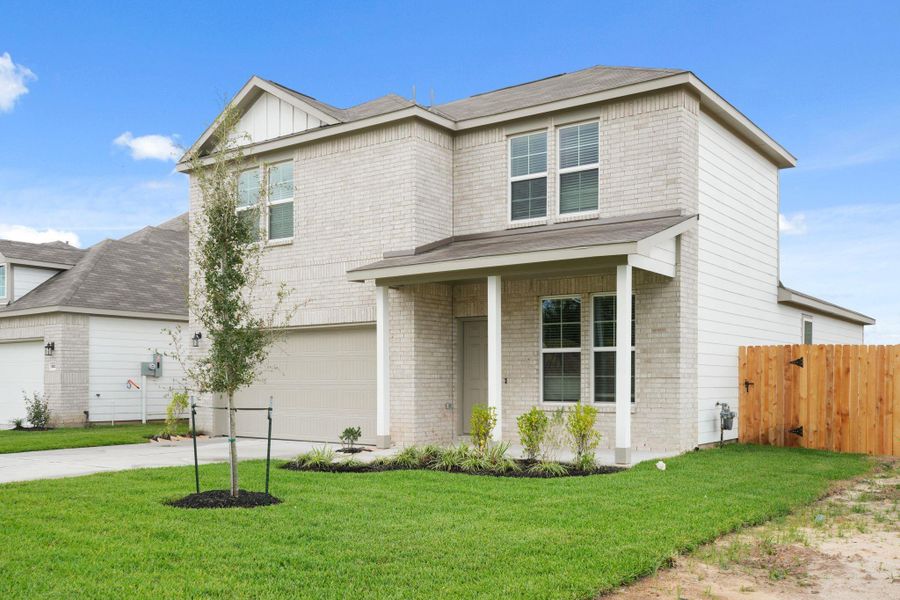 Exterior details and patio area of a home in Russell Ranch, Bay City (Image 3).