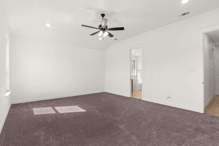 Spacious, unfurnished interior of a new home in , Kempner (Image 29).