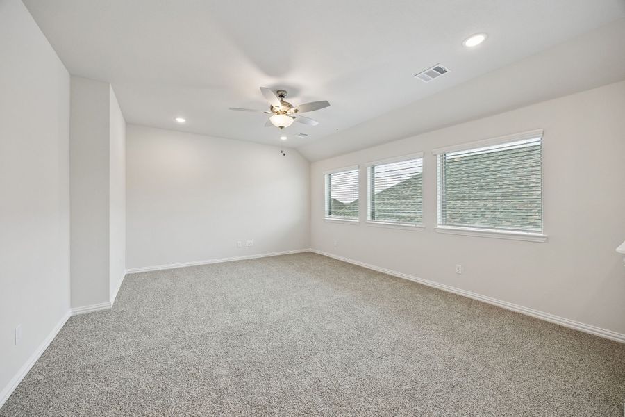 Spacious, unfurnished interior of a new home in Las Lomas, Forney (Image 22).