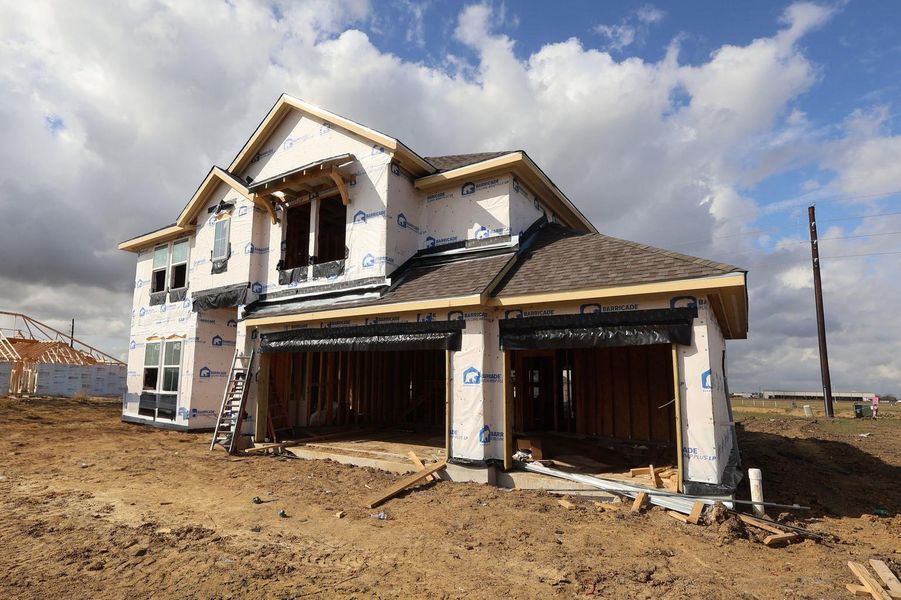 Two story home with 4 beds, 4 baths, and 3 car garage